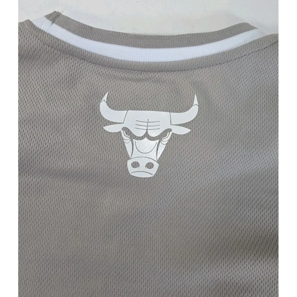 NBA ULTRA GAME CHICAGO BULLS‎ EASTERN CONFERENCE GRAY + WHITE TANK ADULT LRG NWT